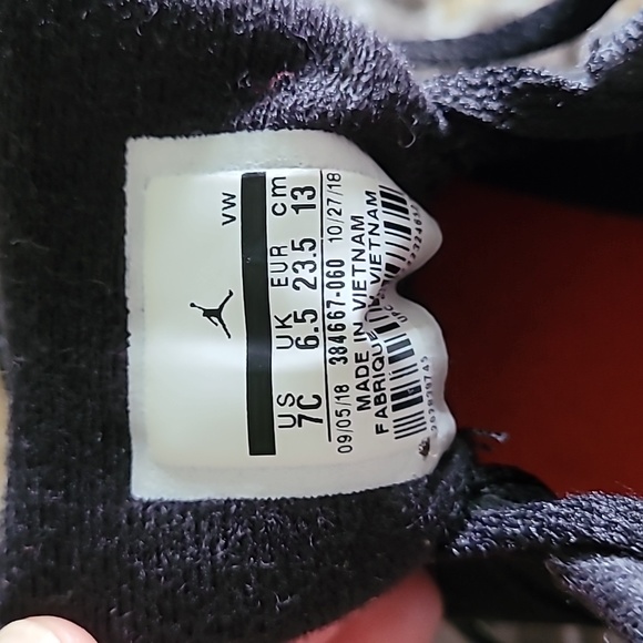 Toddler Jordan 6 Retro size 7 - Picture 6 of 8